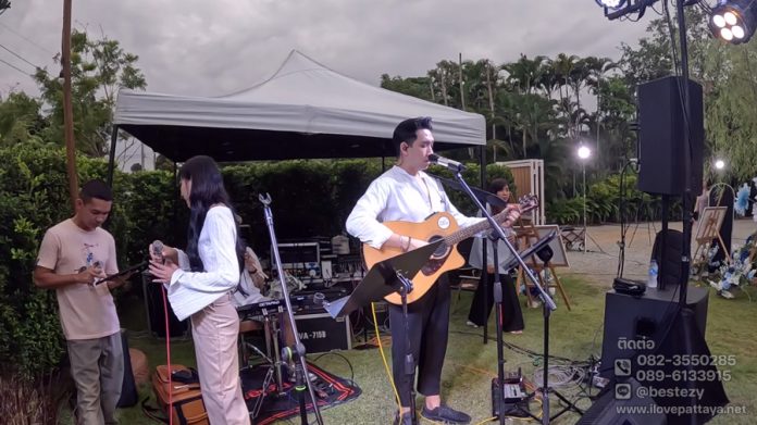 วงโพล์คซองพูลวิลล่า