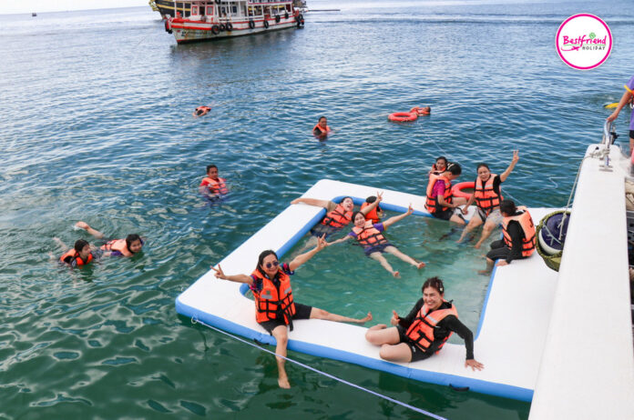 เรือยอร์ชพัทยามีเครื่องเล่น
